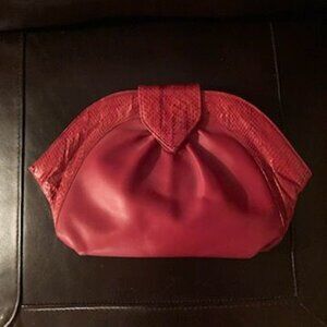 Jasmin snakeskin/leather clutch purse.
